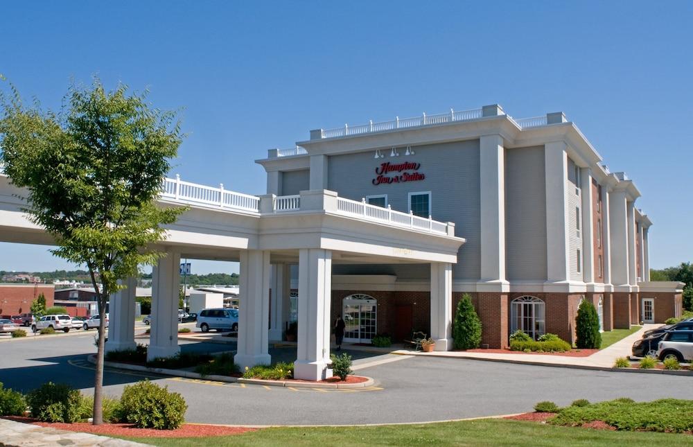 Hampton Inn & Suites Newport/Middletown photo 62