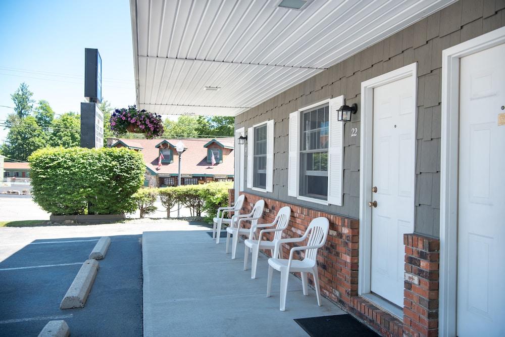 Adirondack Retreat Inn & Suites photo 21