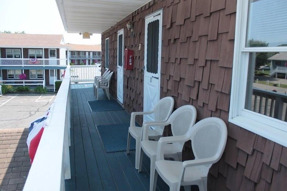The Villager Motel photo 23