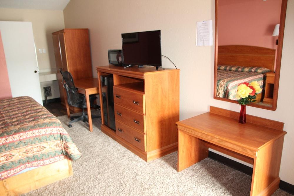 Frontier Motel photo 23