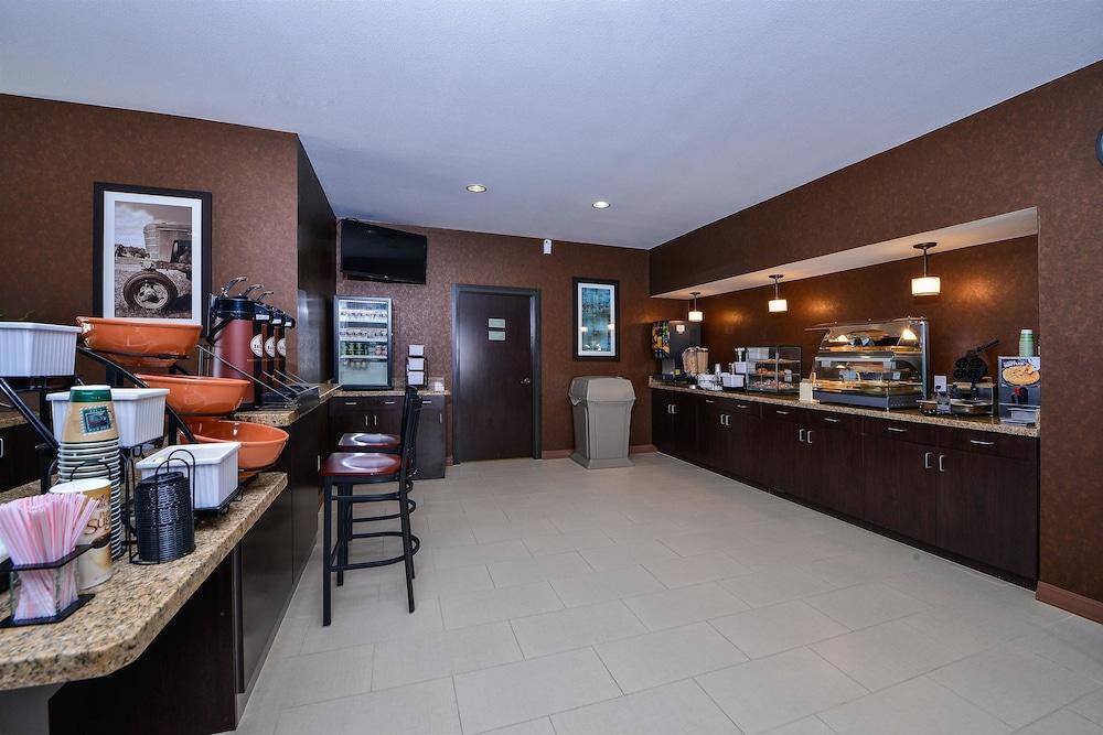 Americas Best Value Inn & Suites Cuero photo 27