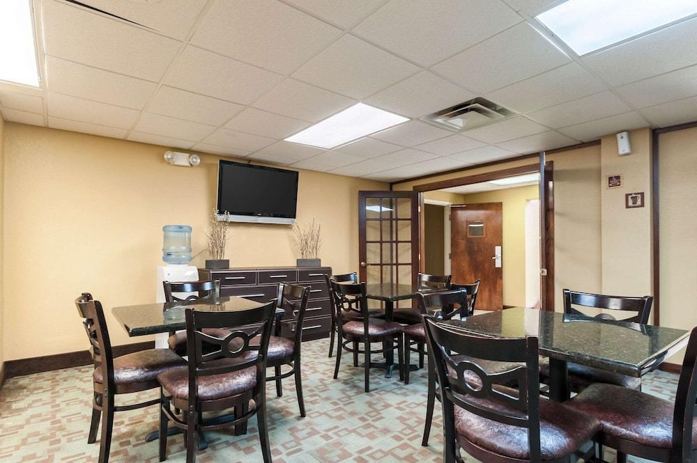 Quality Inn & Suites Lafayette photo 44