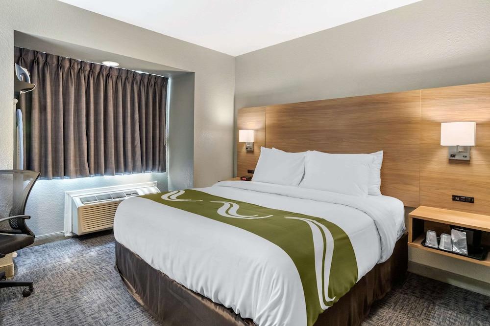 Days Inn by Wyndham San Antonio Downtown photo 11