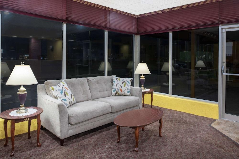 Days Inn by Wyndham Salem, Illinois photo 42