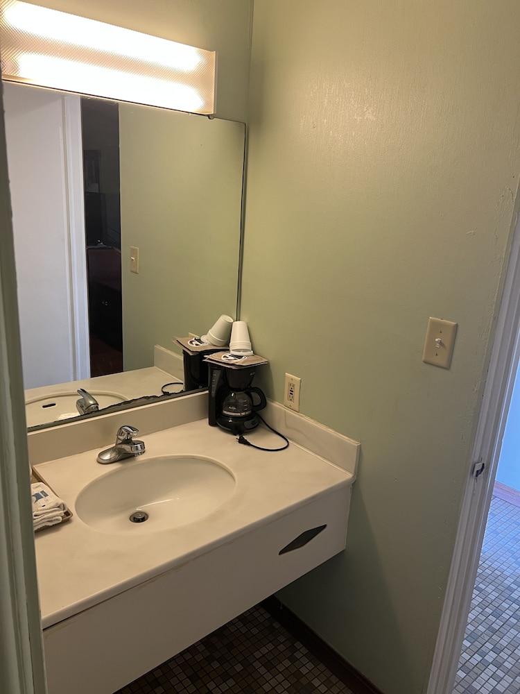 Town & Country Motel photo 7