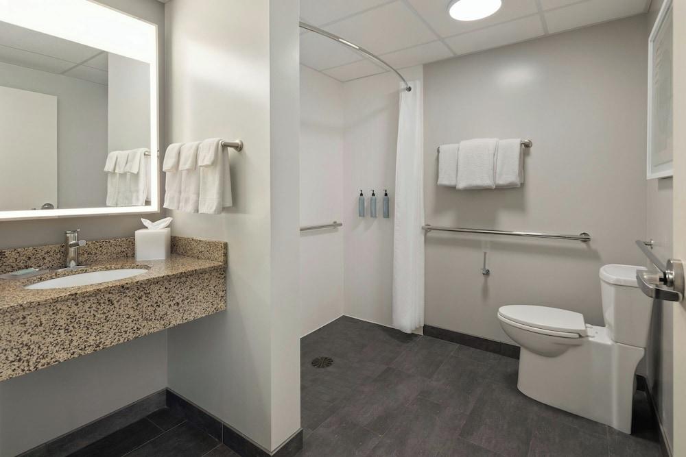 Courtyard by Marriott La Crosse photo 13