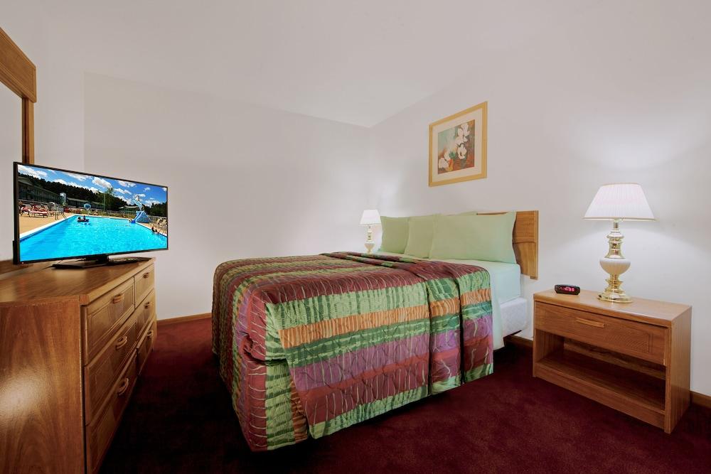 Shamrock Motel photo 14