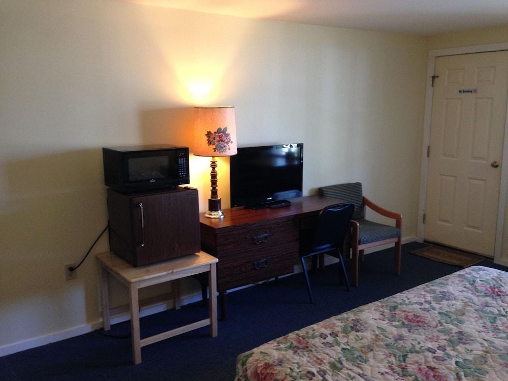 Marvin Gardens Motel photo 31