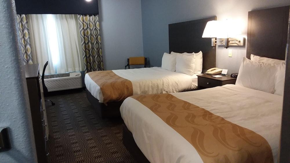 Quality Inn & Suites McCook photo 4
