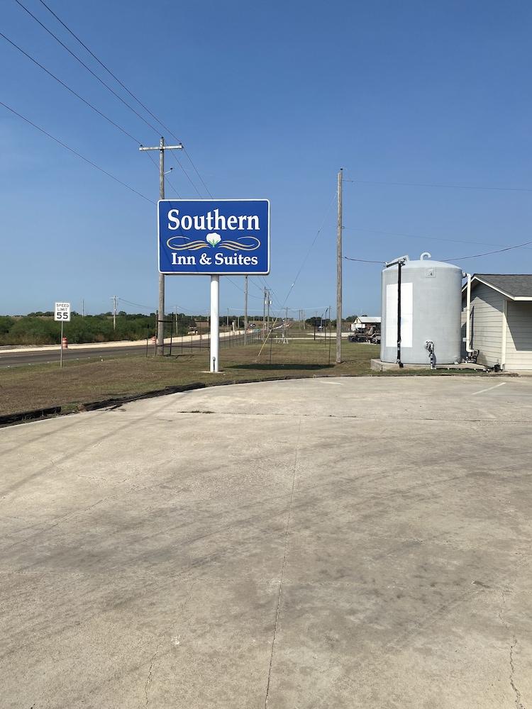 Southern Inn and Suites photo 9