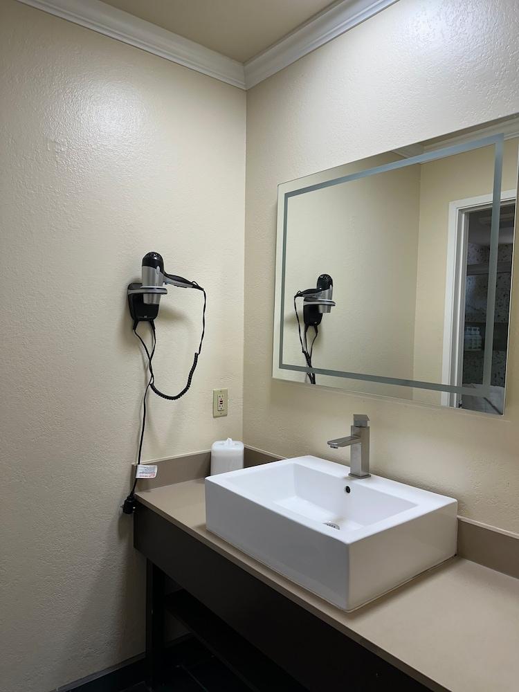 Beachwalker Inn and Suites photo 26