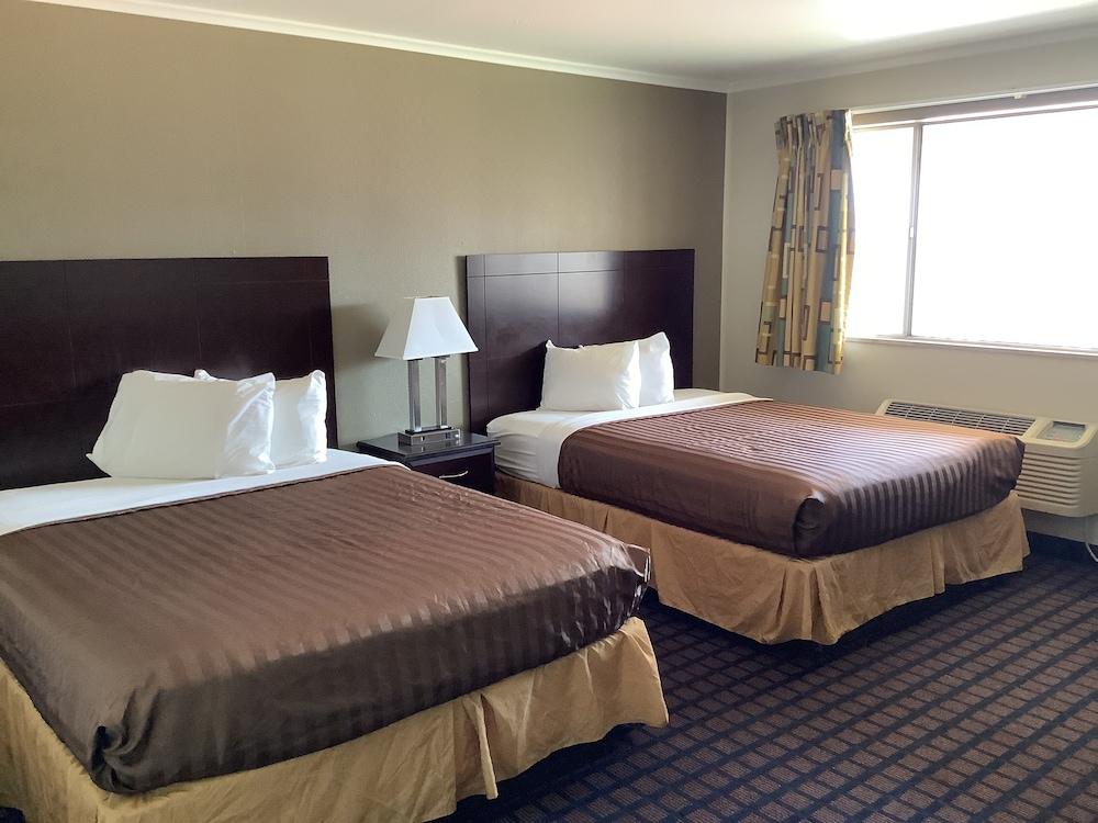Silver Spur Vintage Inn & Suites photo 17