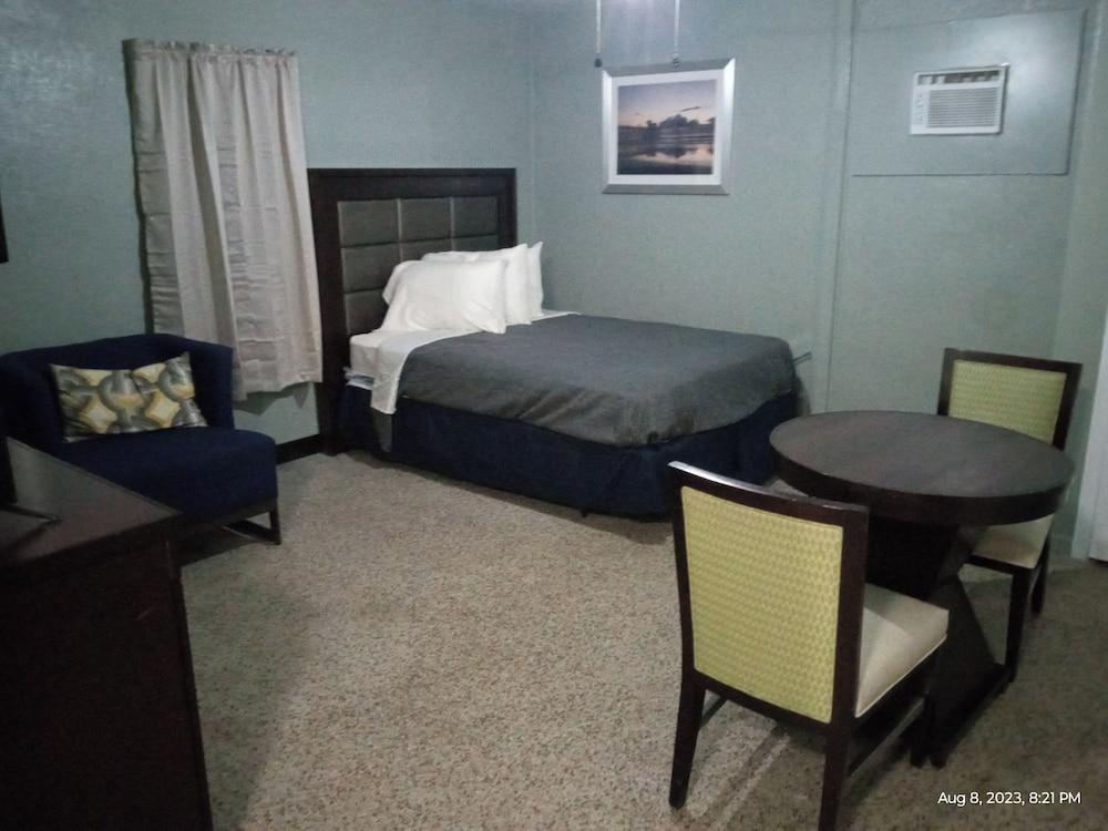 Homes-N-Courts photo 13