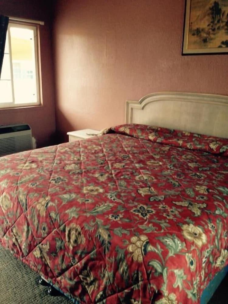 Valley Motel photo 17
