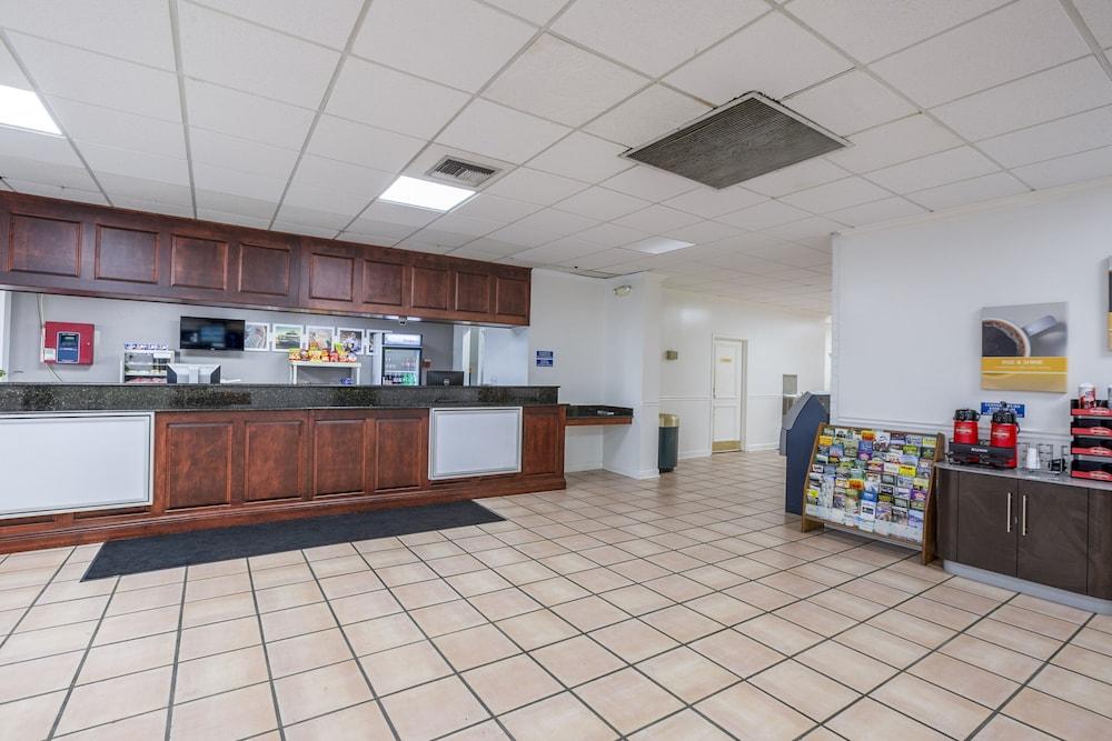 OYO Hotel Baton Rouge - Mead Rd Louisiana photo 14