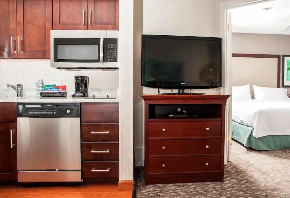 Poplar Inn and Suites photo 11
