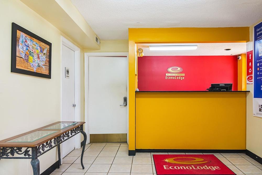 Econo Lodge Research Triangle Park photo 3
