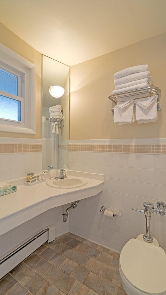 East Hampton House Resort photo 46