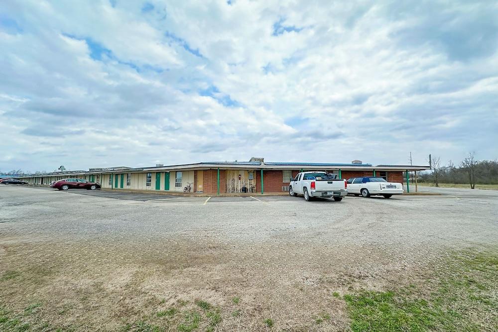 Shamrock Kings Inn By Oyo Marked Tree I-555 photo 23