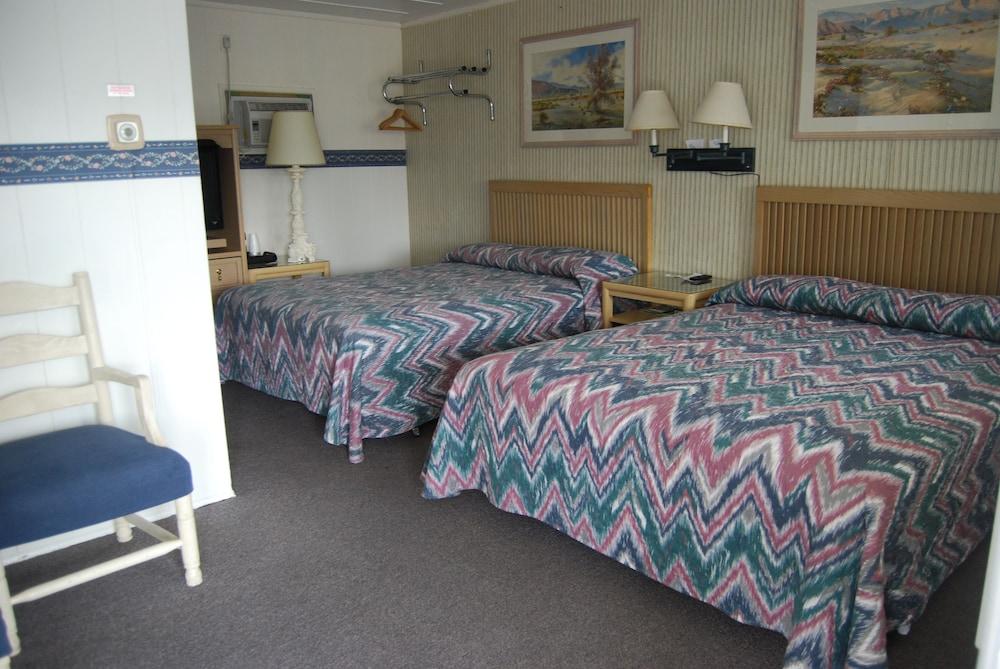Redwood Motel photo 25
