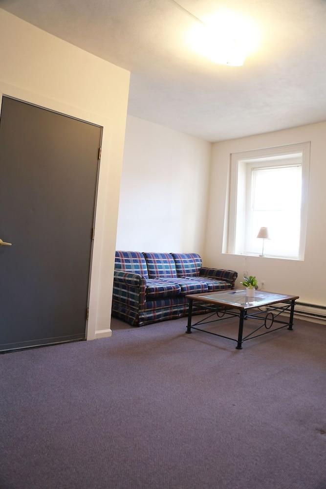 Stoner's Mansion House photo 4