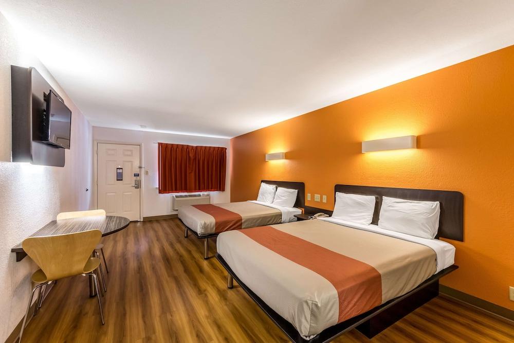 Motel 6 San Antonio, TX - South WW White Rd photo 22