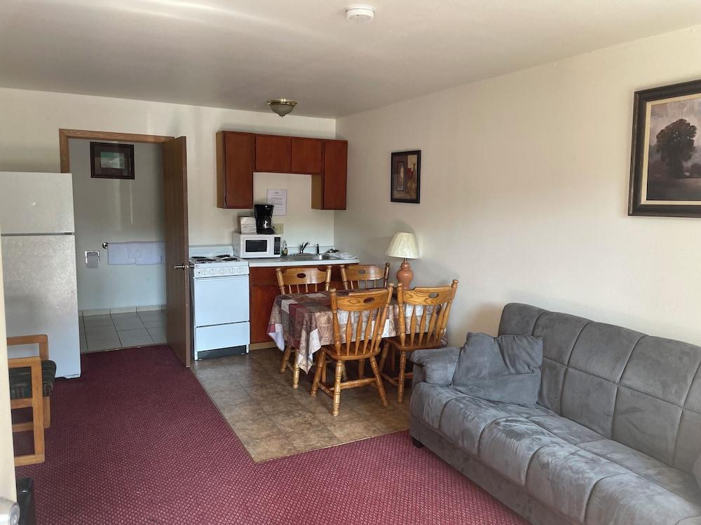 Lakeside Motel photo 21
