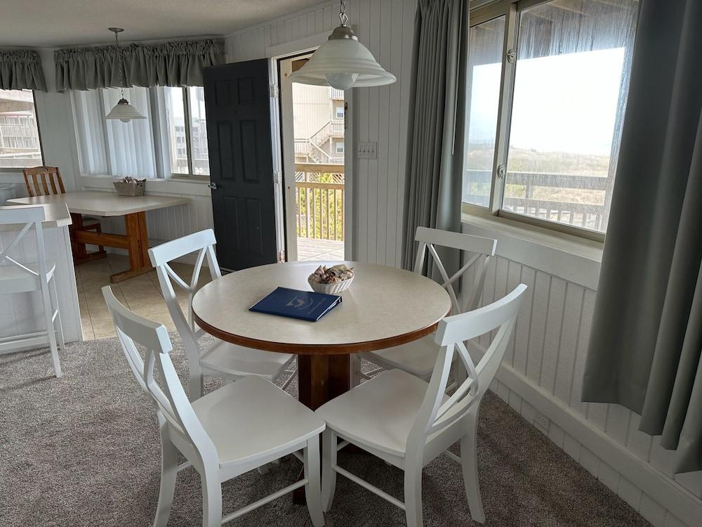 Outer Banks Beach Club photo 25
