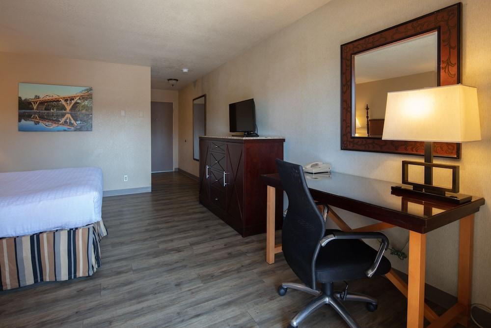 Riverside Inn photo 42