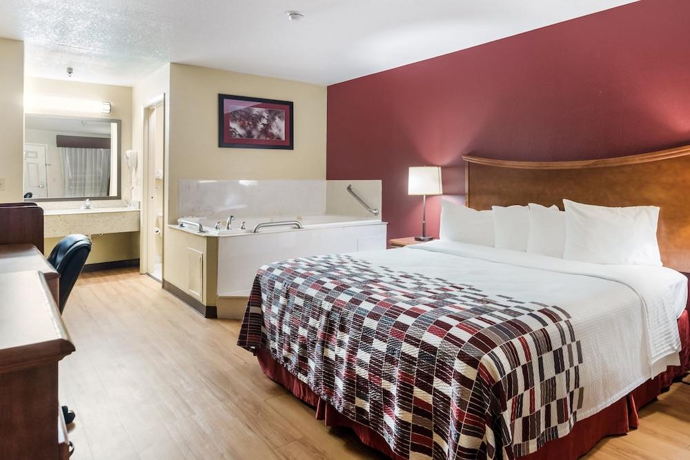 Red Roof Inn Conroe North - Willis photo 15