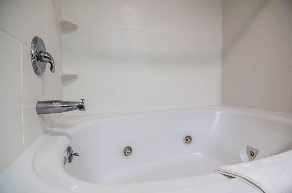 Quality Suites St. Joseph photo 20