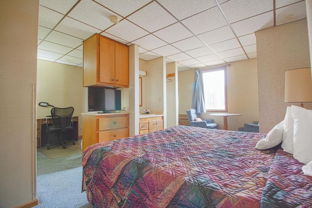 HomeTown Inn by OYO - Liberal, KS photo 48