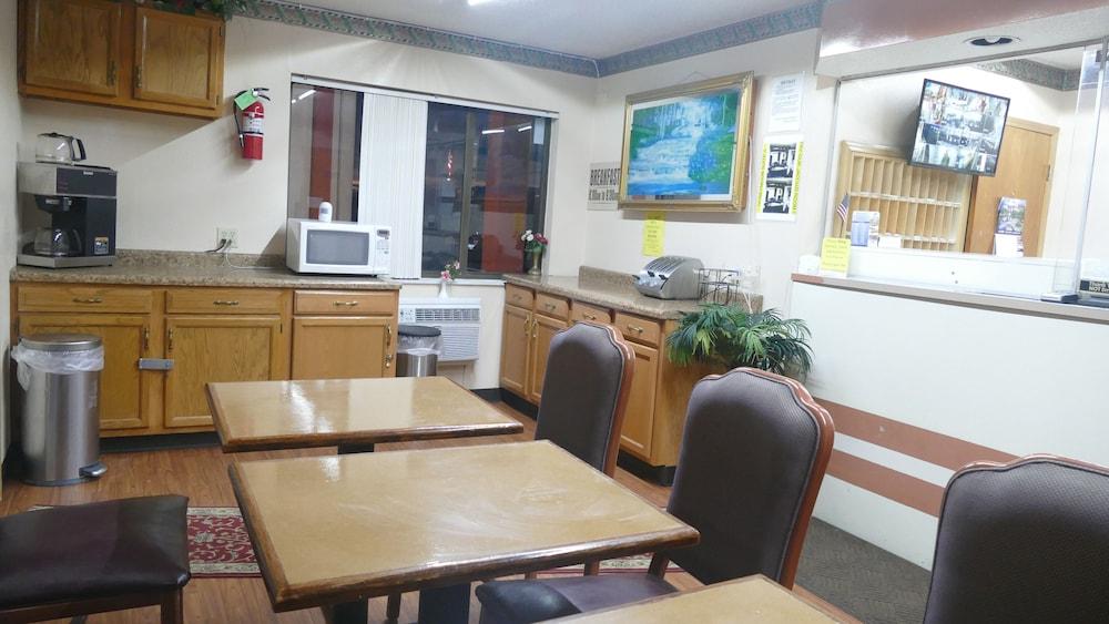 Allstate Inn Seymour photo 14
