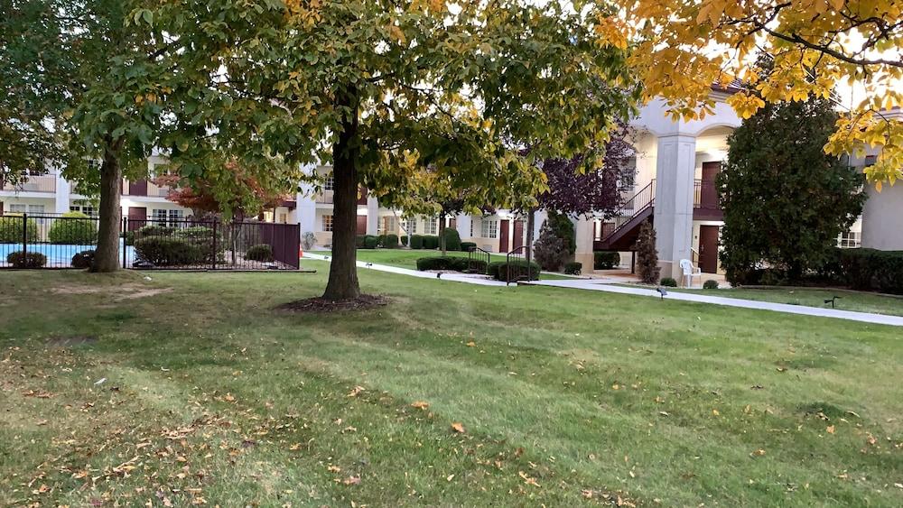 Days Inn by Wyndham Austintown photo 74