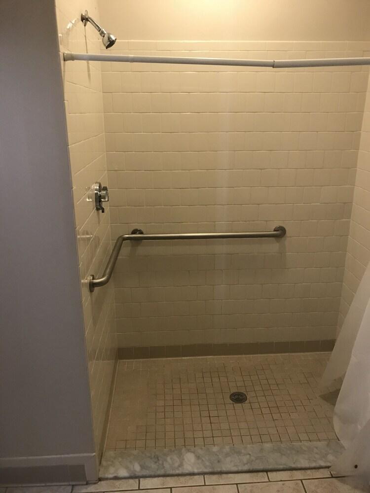 Ashley House photo 12