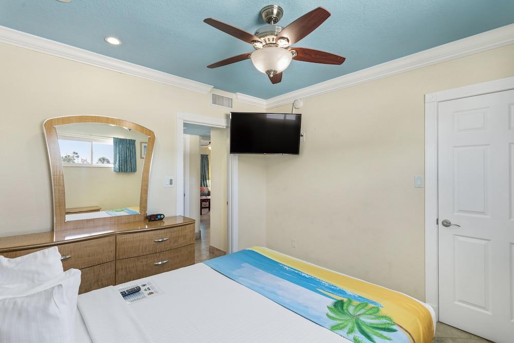 Bay Palms Waterfront Resort - Hotel and Marina photo 35