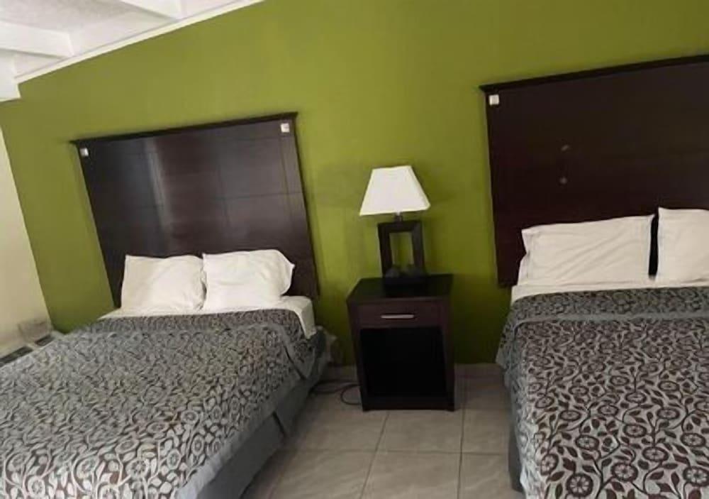 Regency Inn photo 7
