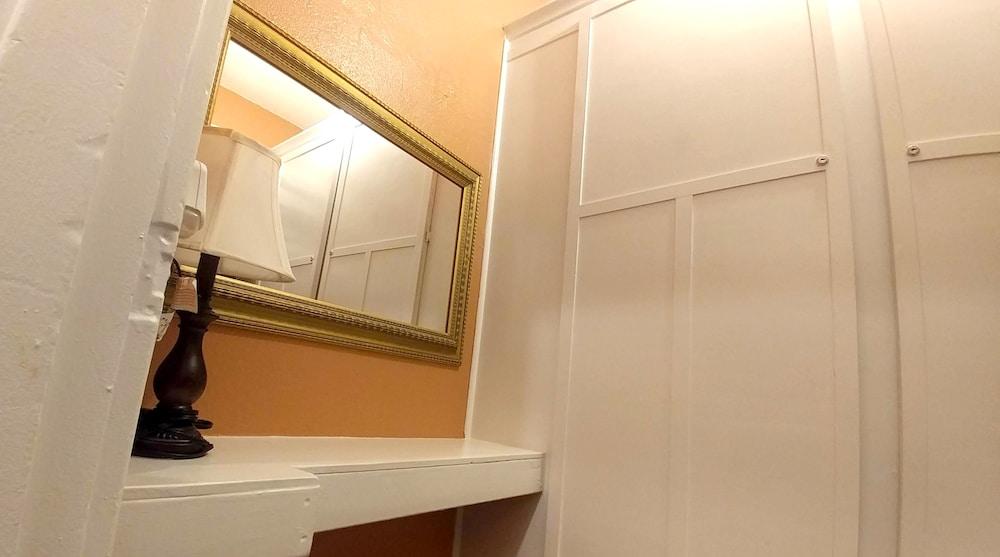 Historic Whiting Hotel Suites photo 13
