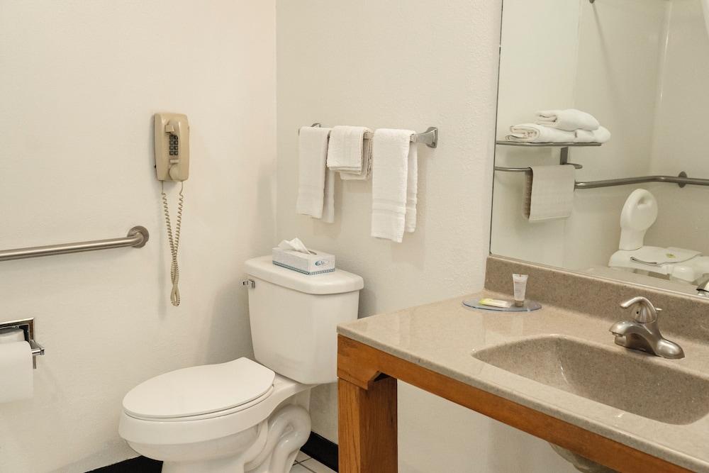 Victorian Inn & Suites photo 33