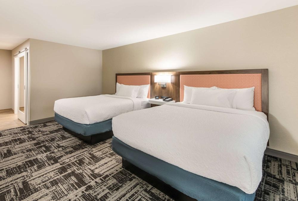 Hampton Inn & Suites Benton Harbor photo 17