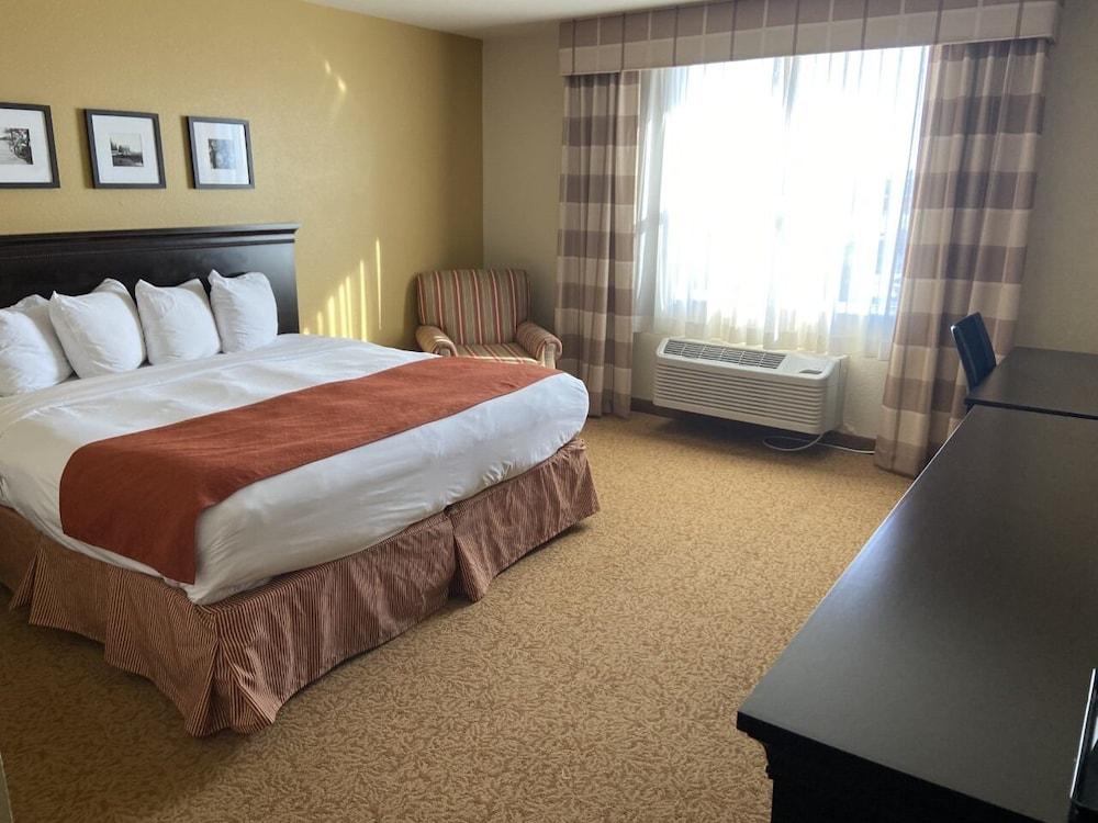 Country Inn & Suites by Radisson, Dundee, MI photo 7