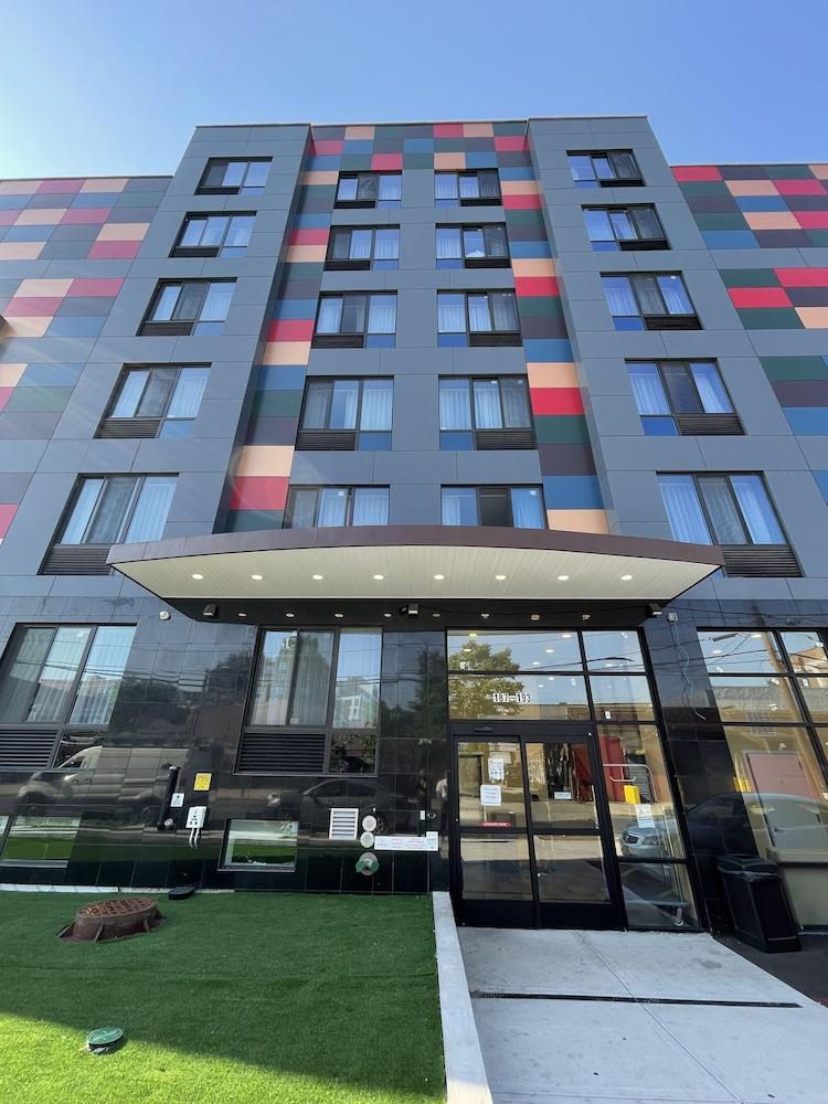 Super 8 by Wyndham Brooklyn Williamsburg photo 10
