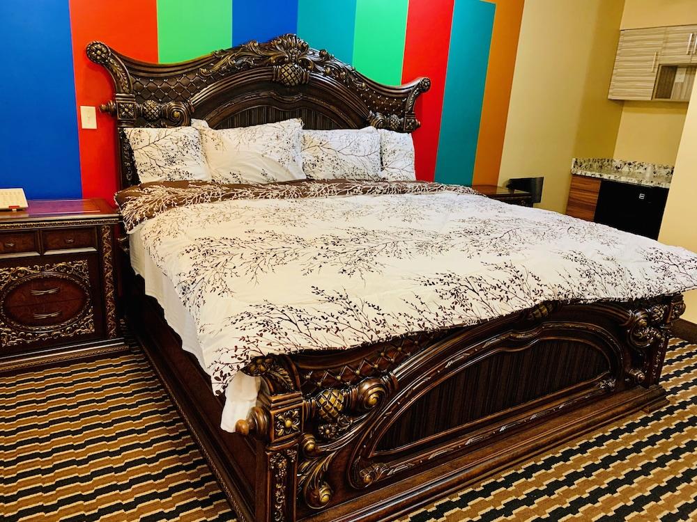 Motor City Inn & Suites photo 12