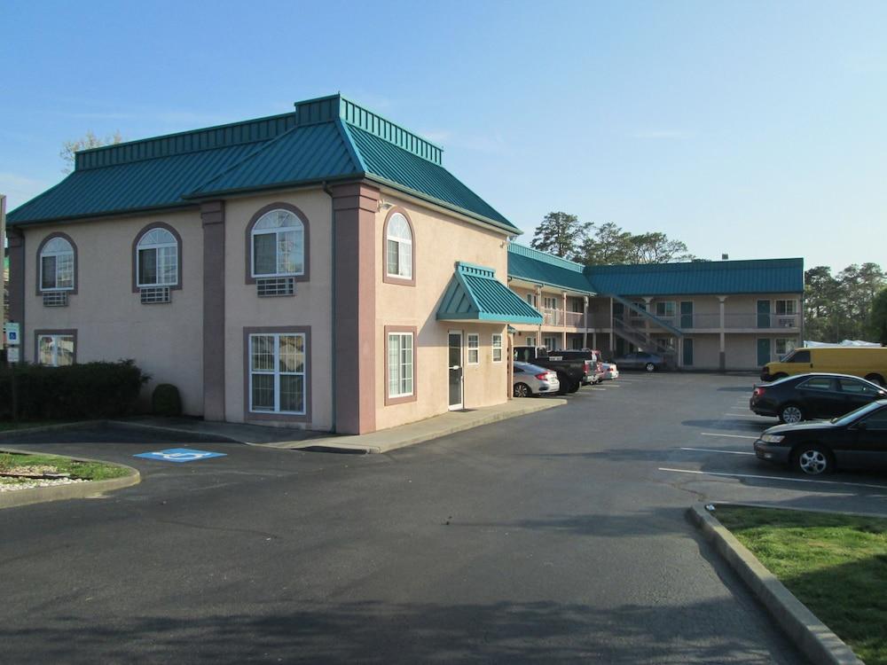 Delux Inn & Suites photo 1