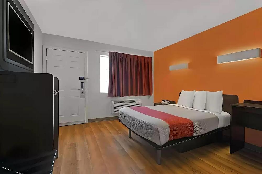 Super 8 By Wyndham San Jose photo 1