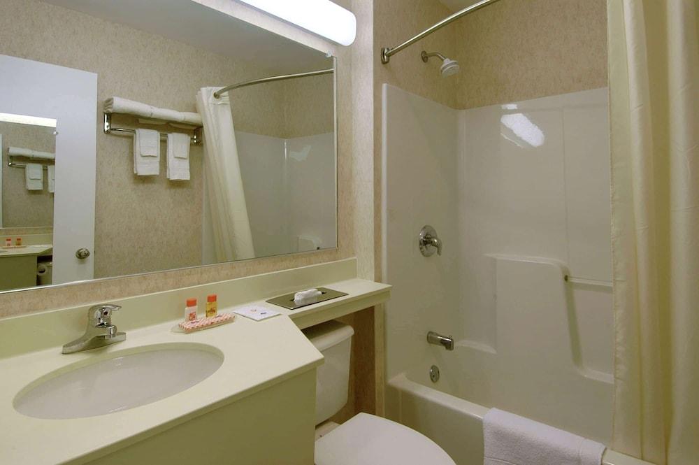 Howard Johnson by Wyndham Williamstown photo 12