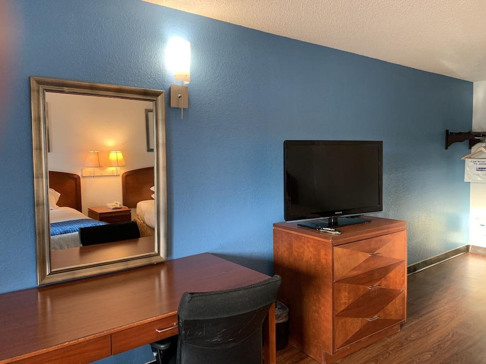 Travelodge Suites by Wyndham MacClenny/I-10 photo 8