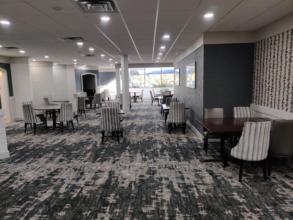 Crowne Plaza Hotel Jacksonville Airport/I-95N by IHG photo 41