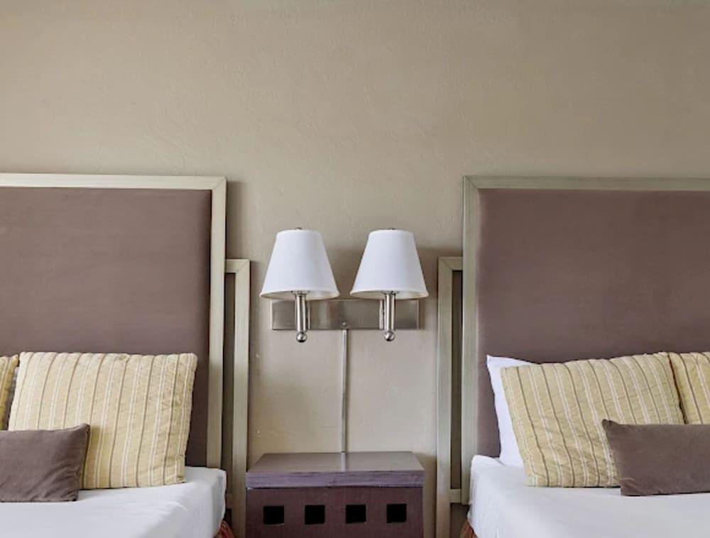 Plantation Hale Suites photo 4