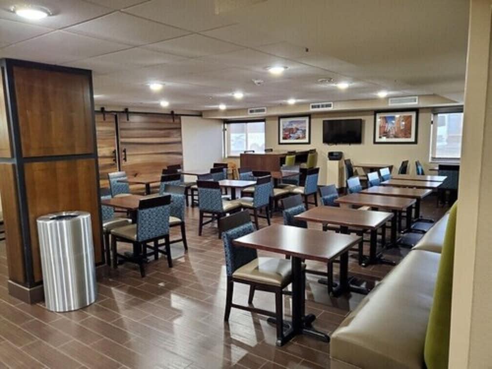 Comfort Inn Oxon Hill - National Harbor photo 19